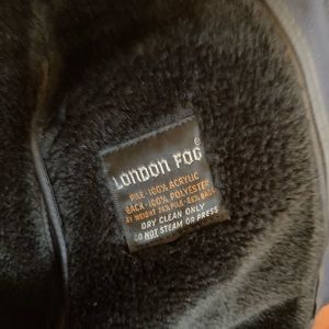 London Fog Men’s size 42 Long. Great condition. Navy blue. Soft liner.